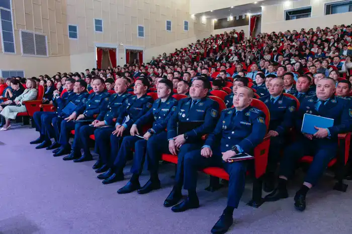 Вопросы безопасности в школах Атырау обсудили на встрече с участием акима области (3)