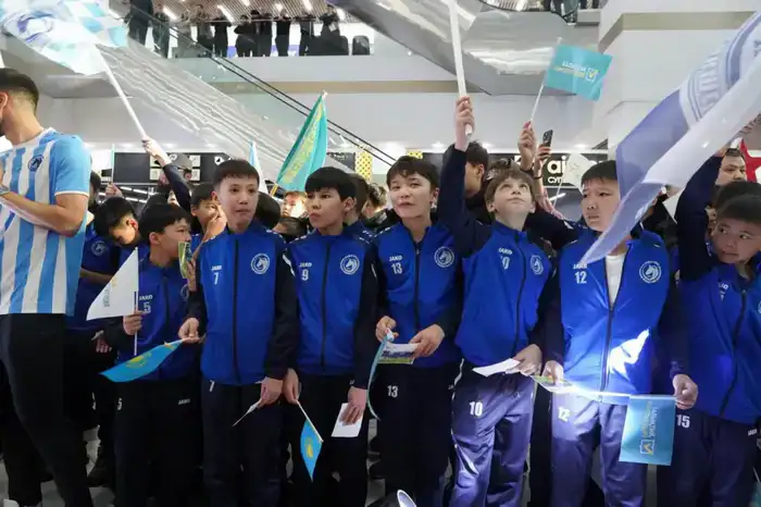 В ТРЦ Koksetau Mаll прошла презентация нового состава футбольной команды «Окжетпес» (2)