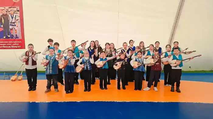 В Карагандинской области прошел республиканский челлендж, в котором 10 тысяч юных домбристов исполнили кюи