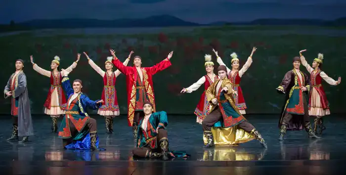 Гала-концерт казахстанских артистов прошел в Бухаресте в честь Наурыза (2)