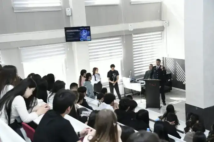 О современных угрозах в цифровой среде рассказали студентам столичного вуза (2)