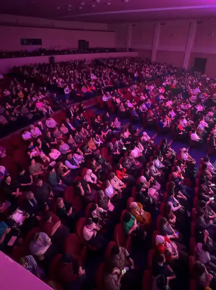 Актюбинцы выразили уважение, встав во время исполнения песни «Әлия» (7)