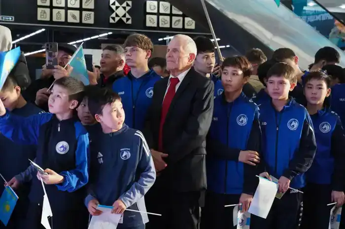 В ТРЦ Koksetau Mаll прошла презентация нового состава футбольной команды «Окжетпес» (7)