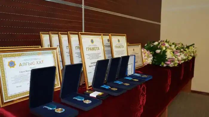 Глава МЧС поздравил женщин ведомства и вручил государственные награды