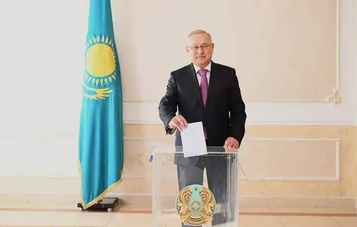 «Я проголосовал за процветание нашей страны»: аким области Жетісу принял участие в референдуме (8)