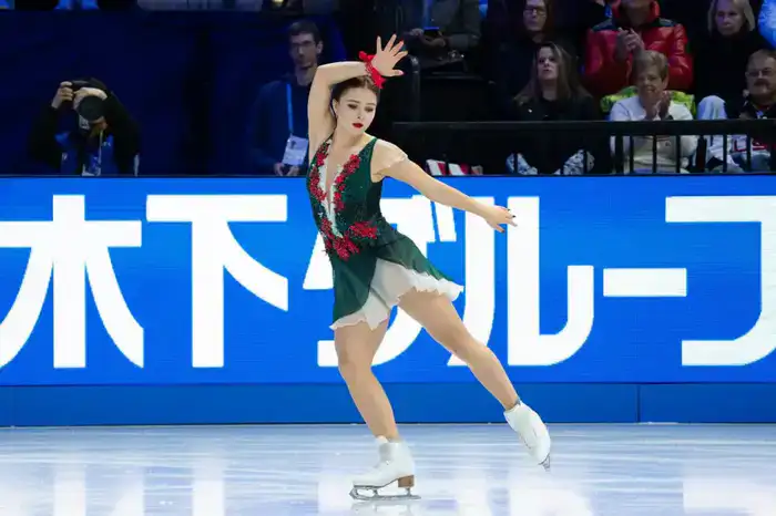 Софья Самоделкина готовится к произвольной программе чемпионата мира по фигурному катанию в Праге