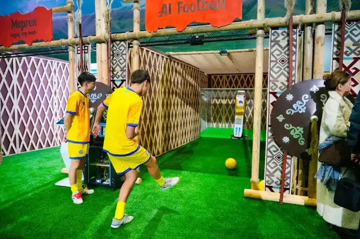 AI Sport и робот-вратарь: как технологии оживили Наурыз в столице (9)