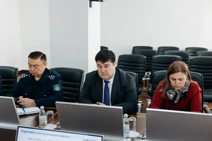 В Атырау состоялось совещание по вопросам экологии и озеленения (6)