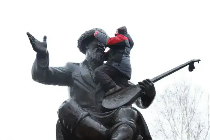 В Усть-Каменогорске в парке имени Жамбыла Жабаева прошёл субботник (3)