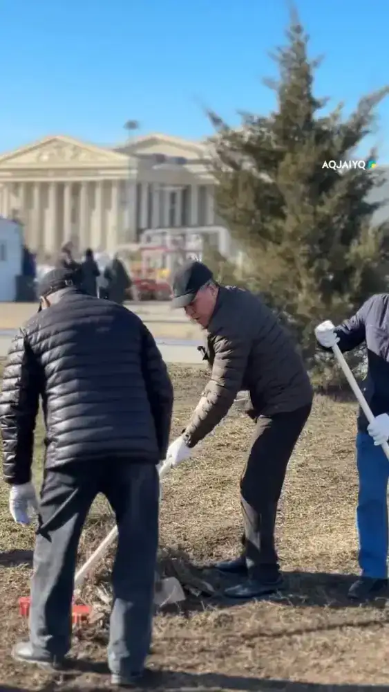 Сегодня жители Уральска вышли на первый в этом году общегородской субботник (4)