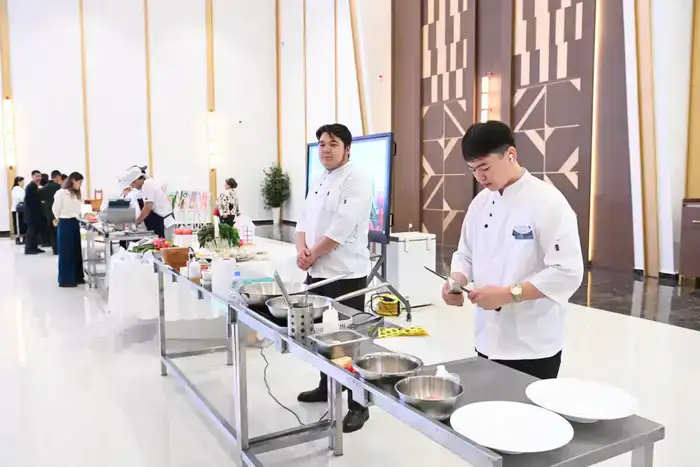 Депутаты Парламента ознакомились с работой Центра компетенций (9)