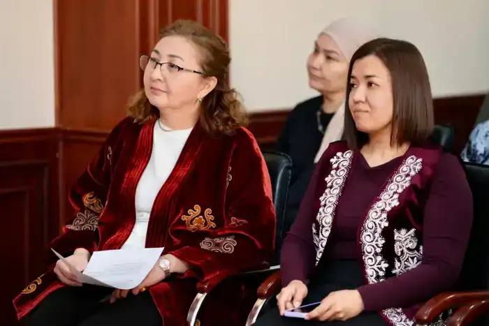 Профессор поделилась знаниями о традициях Наурыза с сотрудниками Минэнерго (2)