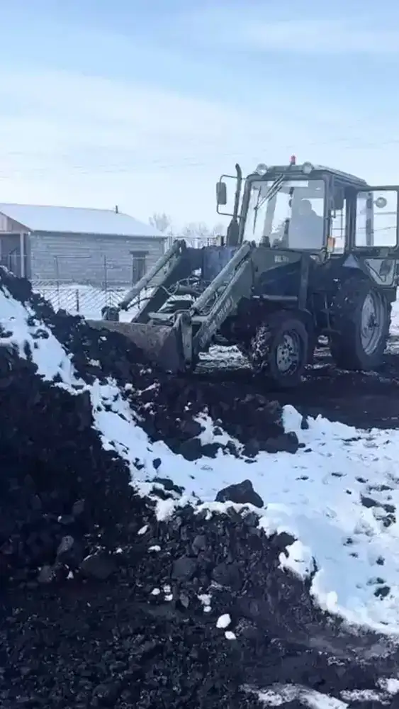 В Тарбагатайском районе нуждающимся семьям передали 35 тонн угля (2)