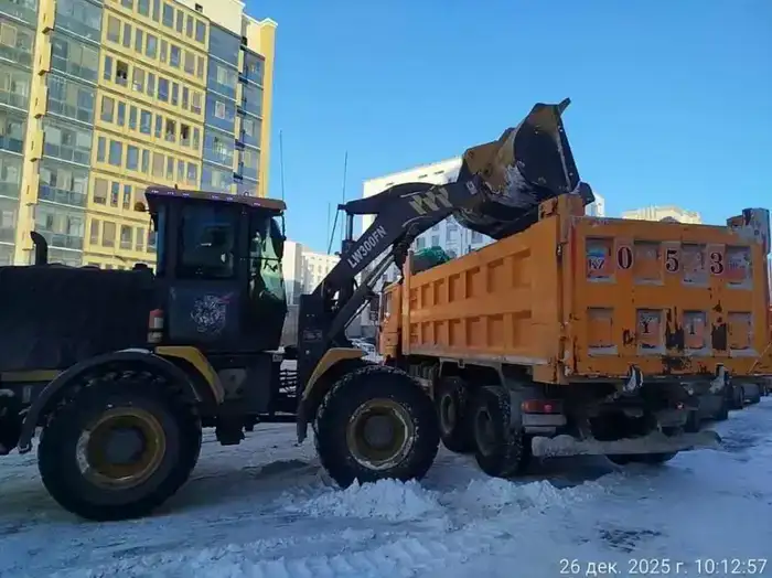 Снегоуборочные работы в Астане: 1 785 единиц спецтехники и 3 037 дорожных рабочих на борьбе со снегом