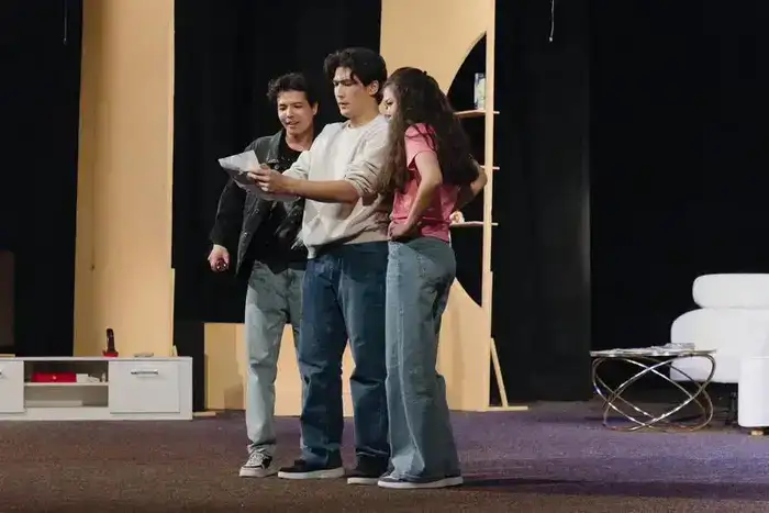 Любовь без границ: в Караганде состоялась премьера спектакля «Махаббат мекені» по французской пьесе (9)