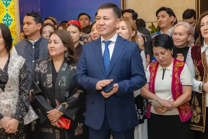 Министр торговли перерезал путы ребёнку на празднике Наурыз (3)