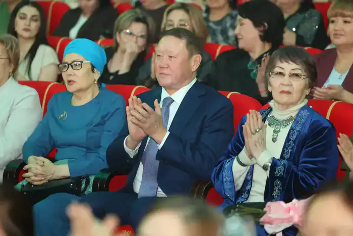 Праздничный концерт «Әлемнің жарығы»