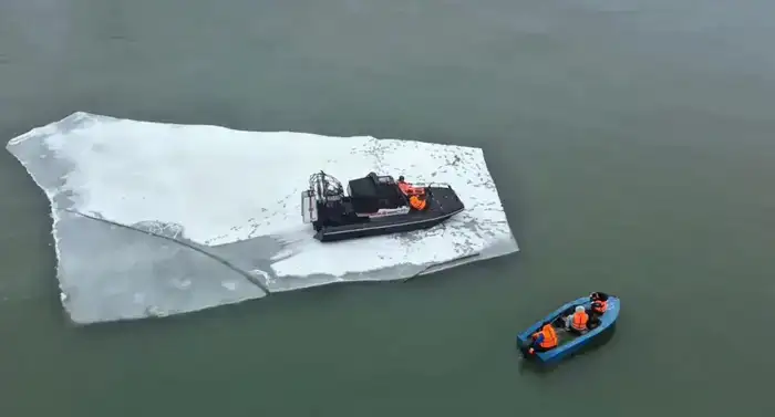 Опасность тонкого льда: МЧС предупреждает о рисках для жизни