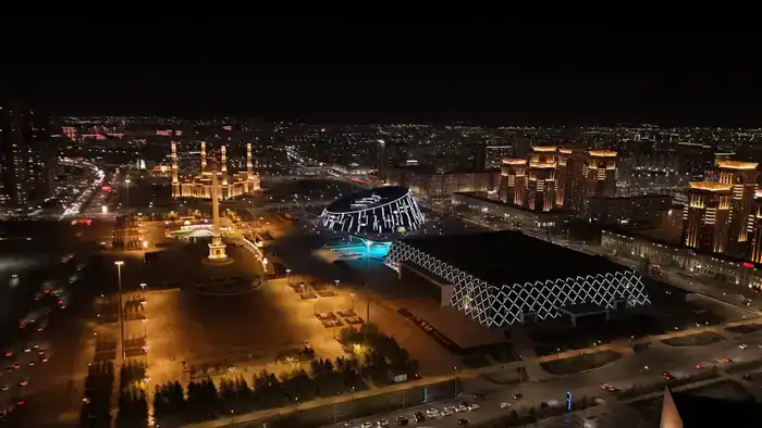 Более 50 объектов столицы поддержали акцию «Час Земли» и отключили подсветку (6)