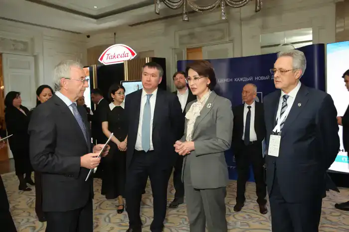 Прорыв в онкологии: пятилетняя выживаемость пациентов в Казахстане достигла 65% на съезде в Алматы