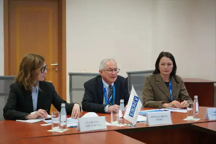 Артур Ластаев провел встречу с главой Миссии БДИПЧ ОБСЕ Дугласом Вейком (2)