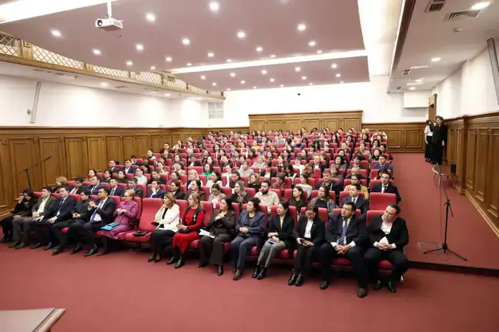 Сотрудникам Министерства просвещения разъяснили положения проекта новой Конституции (3)