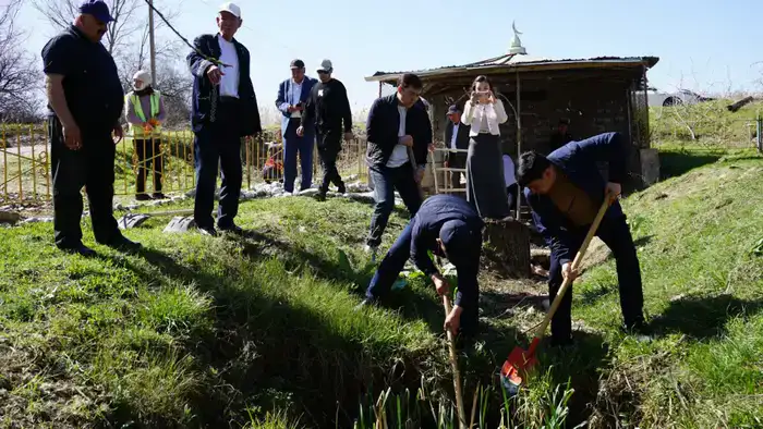 ТУРКЕСТАН: В ОРДАБАСИНСКОМ РАЙОНЕ ПРОВЕДЕН МАСШТАБНЫЙ СУББОТНИК НА ТЕРРИТОРИИ РОДНИКА «КӨЗДІ АТА» (2)