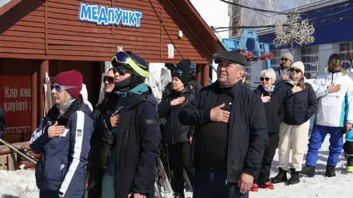 На склонах Нуртау разгорелись снежные баталии фристайла