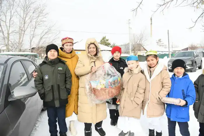 Столичные школьники навестили тружеников тыла и заслуженных педагогов в день Көрісу (2)