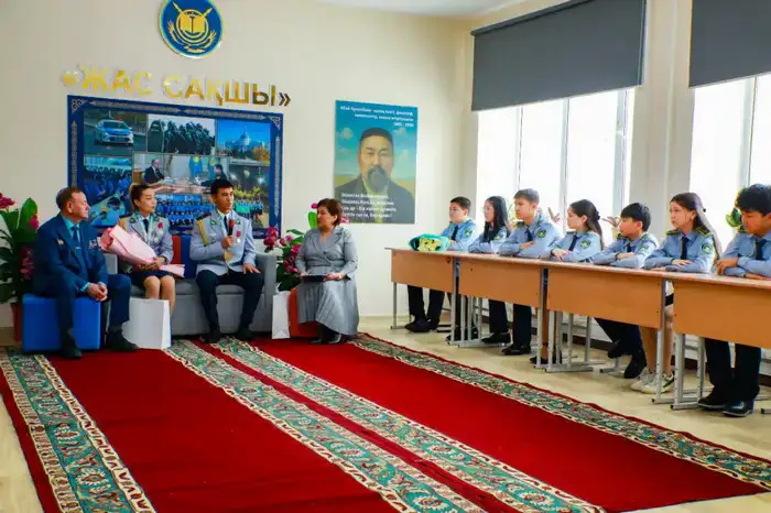 «Закон и порядок»: урок мужества для столичных школьников провели победители UAE SWAT Challenge (8)
