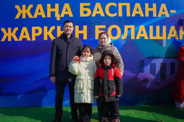 В Актюбинской области 30 семей получили ключи от новых домов (5)