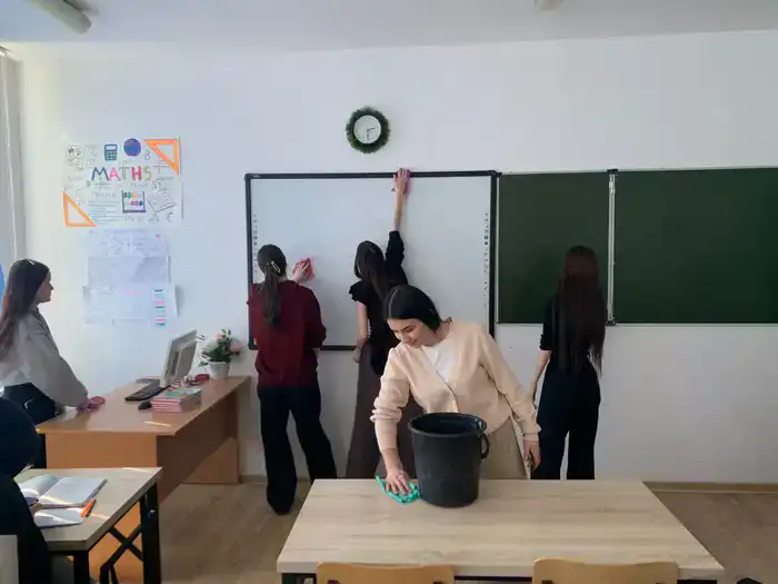 Студенты Астаны: Снежные метлы для чистоты родного края