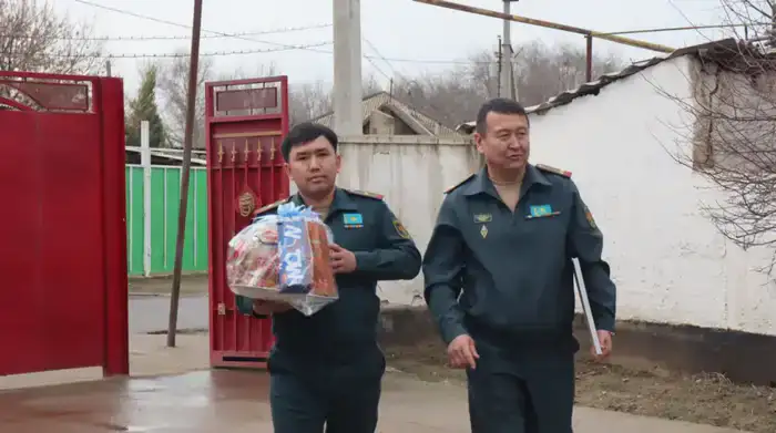 ВОЕННОСЛУЖАЩИЕ ТУРКЕСТАНСКОЙ ОБЛАСТИ ПОЗДРАВИЛИ ВЕТЕРАНА ВОВ С ДНЕМ БЛАГОДАРНОСТИ