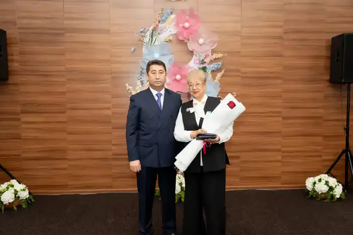 Айдарбек Сапаров отметил вклад женщин в развитие сельского хозяйства (9)