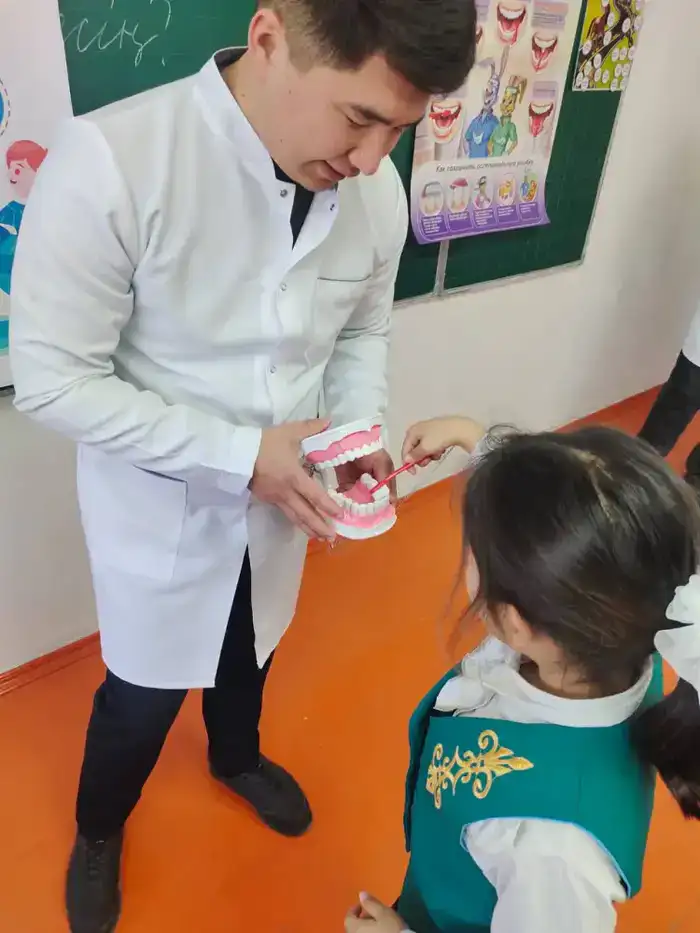 В КАЗАХСТАНЕ СВЫШЕ 60 ТЫСЯЧ ДЕТЕЙ ОХВАЧЕНО ПРОФИЛАКТИКОЙ КО ВСЕМИРНОМУ ДНЮ ЗДОРОВЬЯ ПОЛОСТИ РТА (2)