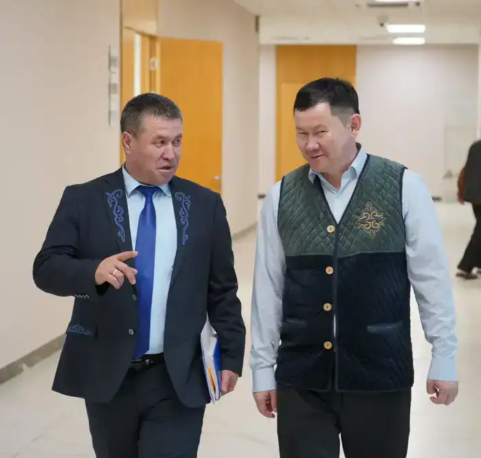 ГОСУДАРСТВЕННЫЕ СЛУЖАЩИЕ ТУРКЕСТАНСКОЙ ОБЛАСТИ ПРИШЛИ НА РАБОТУ В НАЦИОНАЛЬНОЙ ОДЕЖДЕ И ПОДДЕРЖАЛИ ДЕКАДУ “НАУРЫЗНАМА” (2)