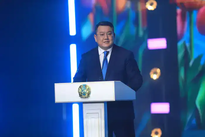 Концерт в Өнер орталығы ко Дню женщин