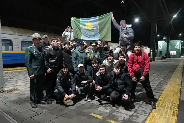 Первые солдаты прошлогоднего весеннего призыва вернулись в столицу после службы в армии (3)