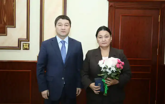 Нурдаулет Килыбай вручил государственные награды ряду тружеников (3)