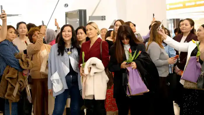 Масштабную акцию в поддержку новой Конституции накануне 8 марта провели в Астане (2)