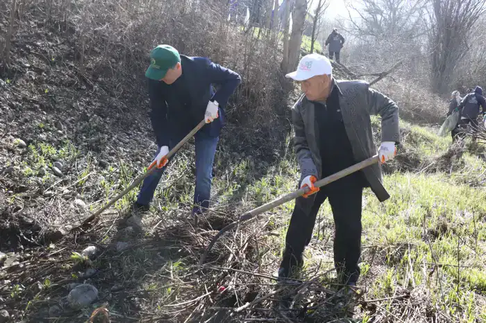 ТЮЛЬКУБАССКИЙ РАЙОН: ОЧИСТКА БОЛЕЕ 40 РОДНИКОВ СОБРАЛА 3000 ЖИТЕЛЕЙ ДЛЯ СОХРАНЕНИЯ ПРИРОДЫ