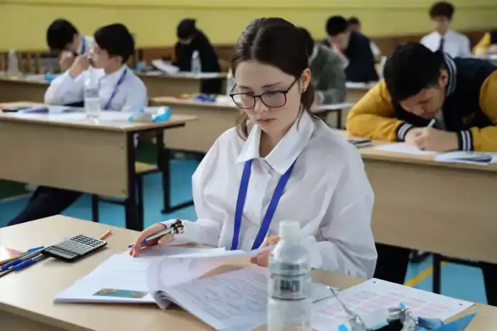 Географические и химические звезды сверкают на олимпиаде в Алматы