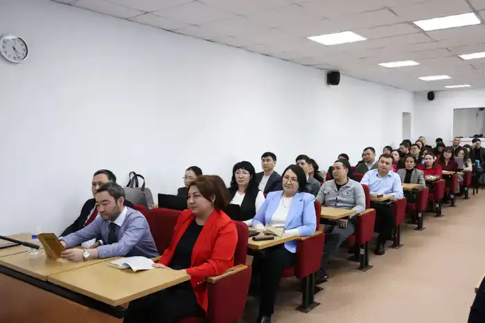 В Академии правосудия при Высшем Судебном Совете прошла гостевая лекция профессора Международного университета Астана, доктора юридических наук, члена Комиссии по Конституционной реформе Исидора Шамиловича Борчашвили (3)