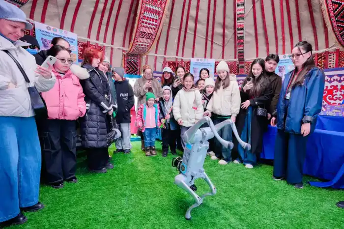 Кибергигиена, полицейский дрон и цифровая грамотность: юрта «Закон и порядок» заработала на Наурыз в Астане (2)