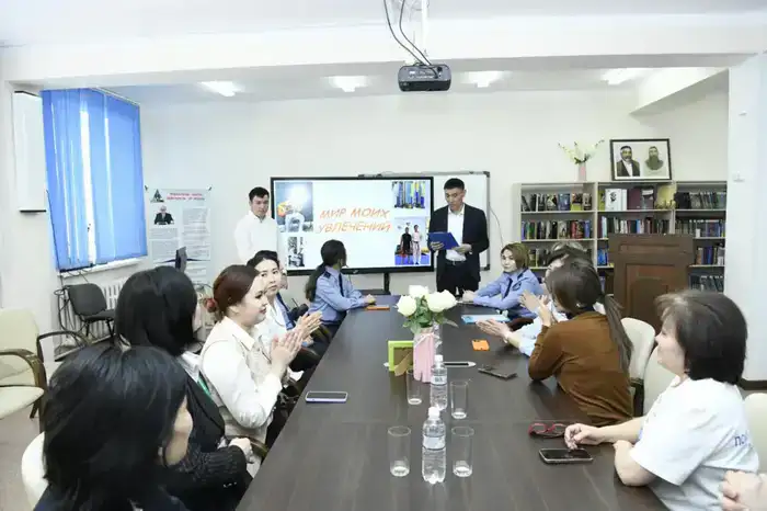 «Закон и порядок»: необычную коллекцию ученика презентовали в столичной школе (9)