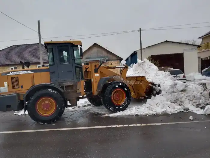 Тысячи дорожных рабочих вышли на снегоуборочные работы в Астане (4)