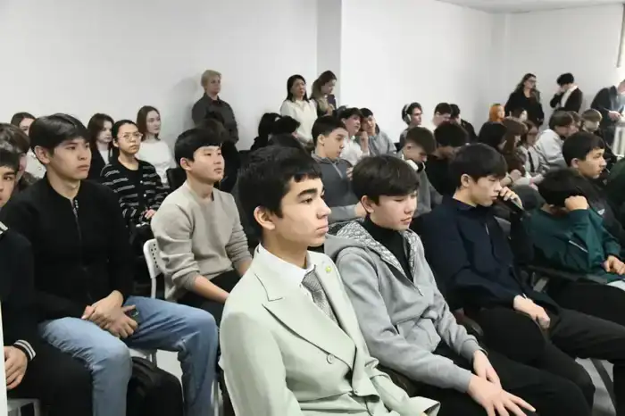 О переработке мусора и ответственном потреблении рассказали столичным студентам (6)