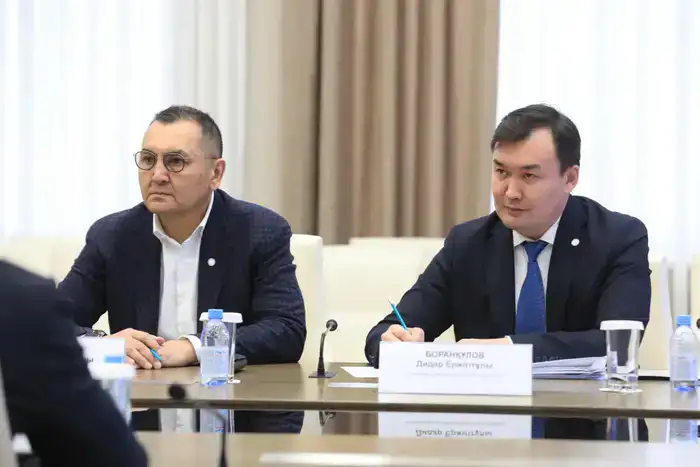 Аким области Асхат Шахаров встретился с председателем Президиума НПП «Атамекен» Канатом Шарлапаевым (5)