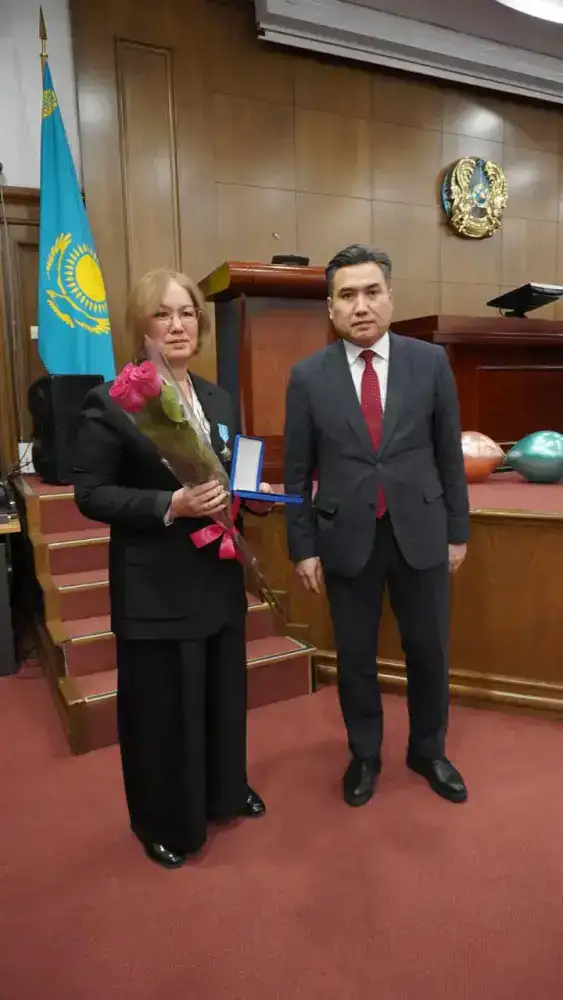 Награждение женщин в социальной сфере подчеркивает важность их вклада в развитие общества в Казахстане