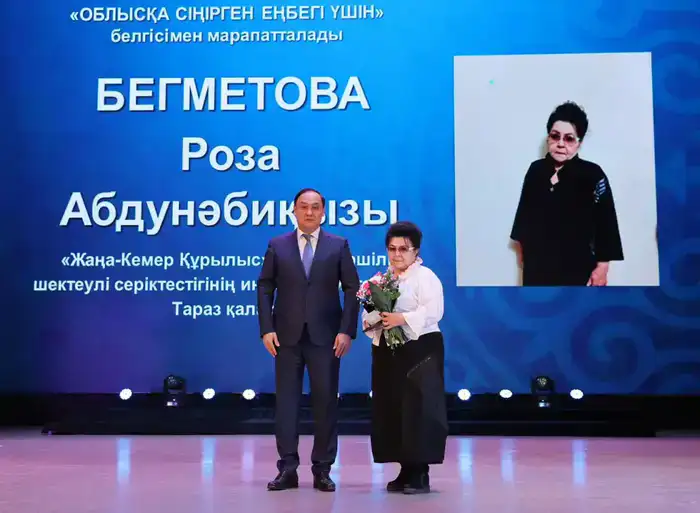 Ербол Карашукеев поздравил жительниц Жамбылской области с 8 Марта (9)